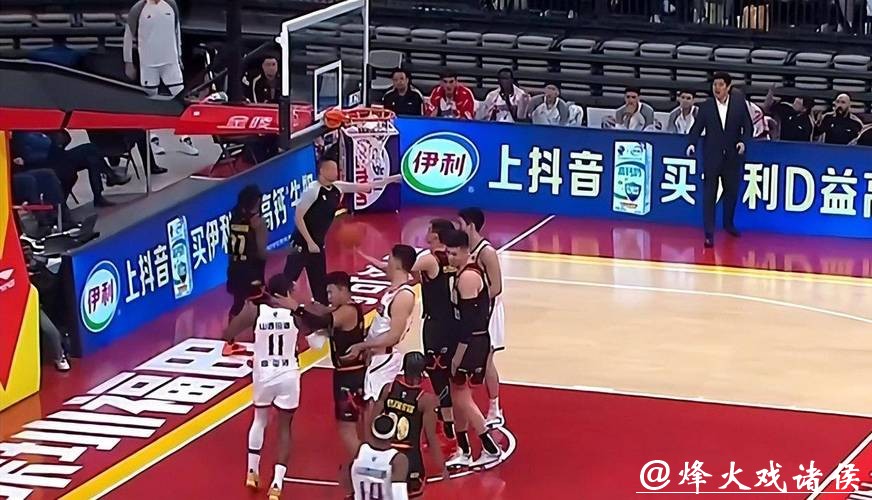 CBA再现奇葩！2米19中锋下黑脚激化矛盾，裁判8分钟狂吹8次技犯
